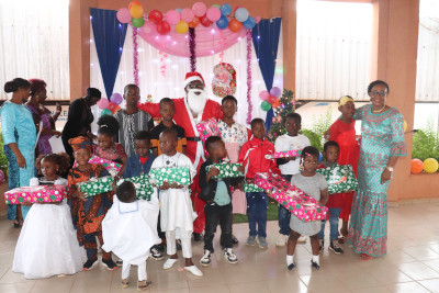 Arbre de Noël 2024 à l’ENAREF : L’Amicale des femmes donne le sourire aux enfants du personnel